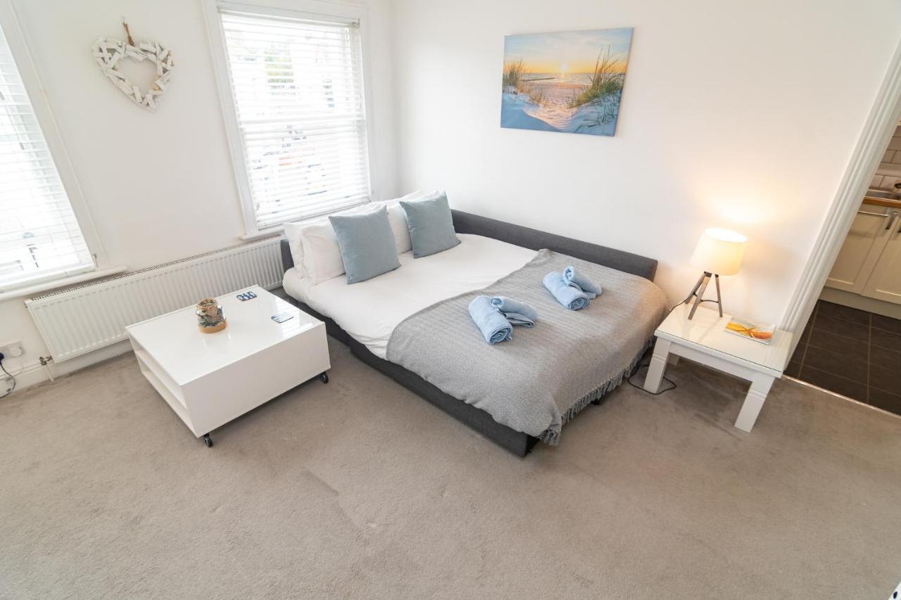 Light And Airy 1 Bedroom Flat 700M From The Beach Борнмут Екстер'єр фото